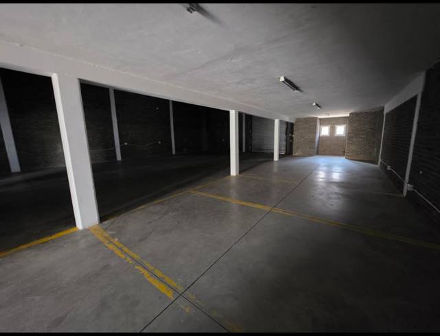1,100M² WAREHOUSE TO LET IN STORMILL